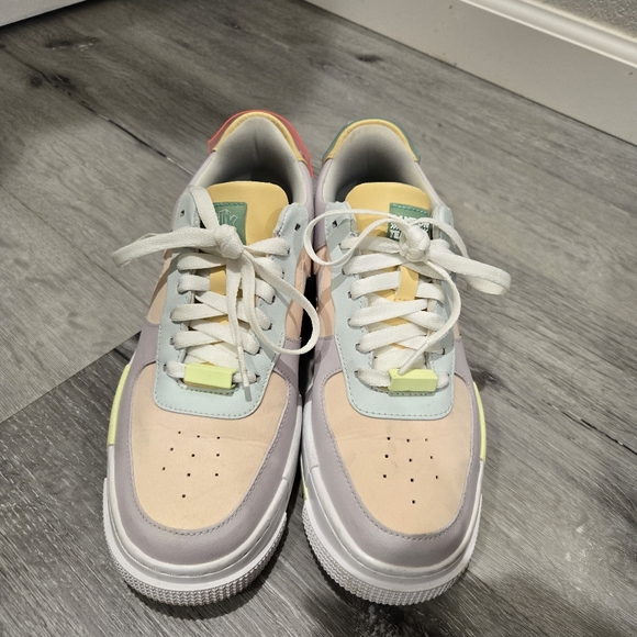 Nike Air Force 1 - Picture 1 of 6